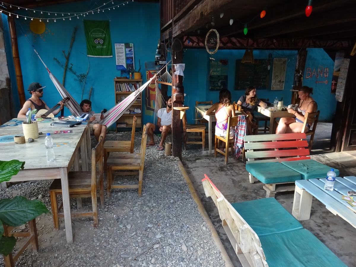 Hostal Moai Montanita Exterior photo