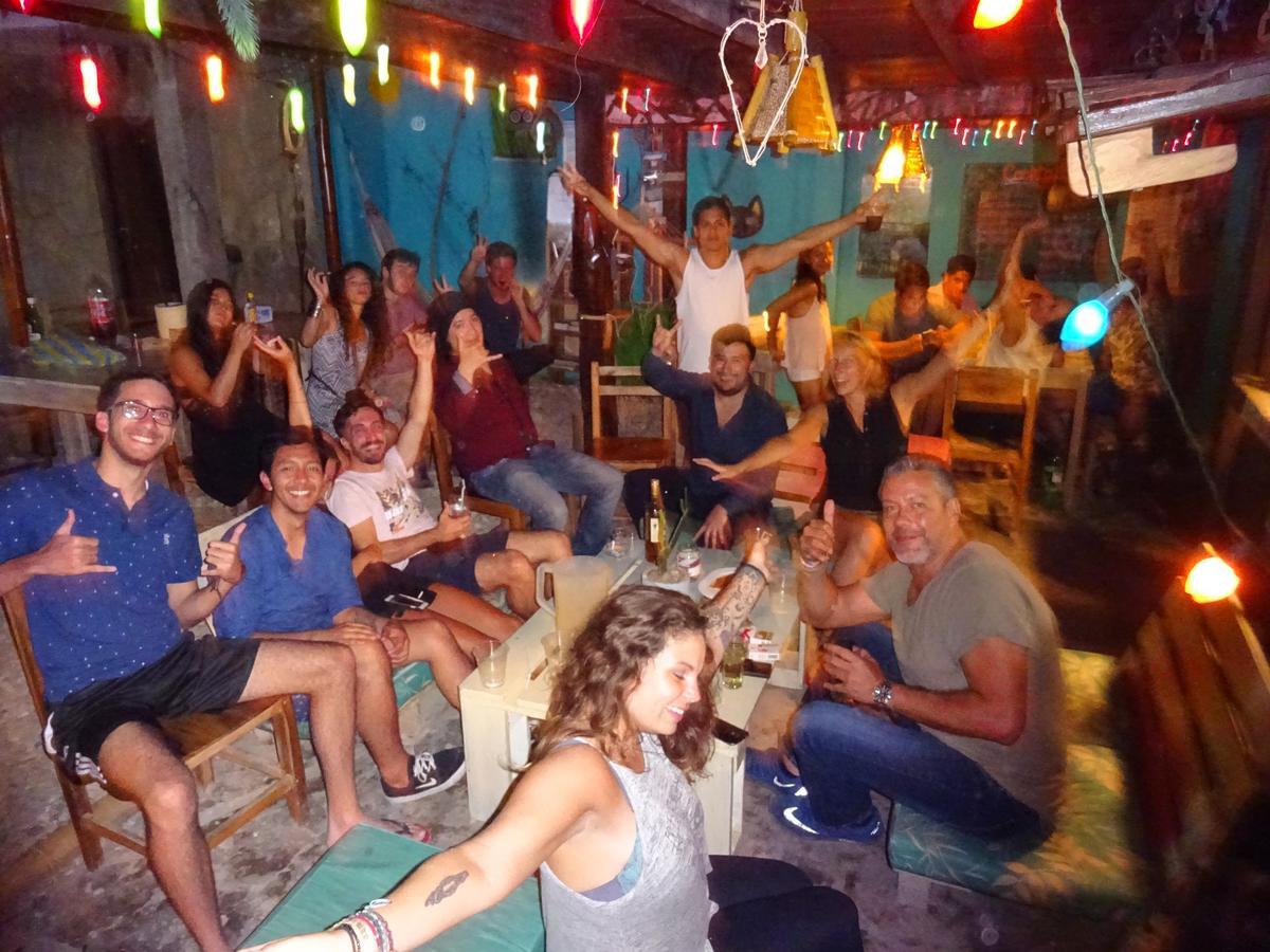 Hostal Moai Montanita Exterior photo